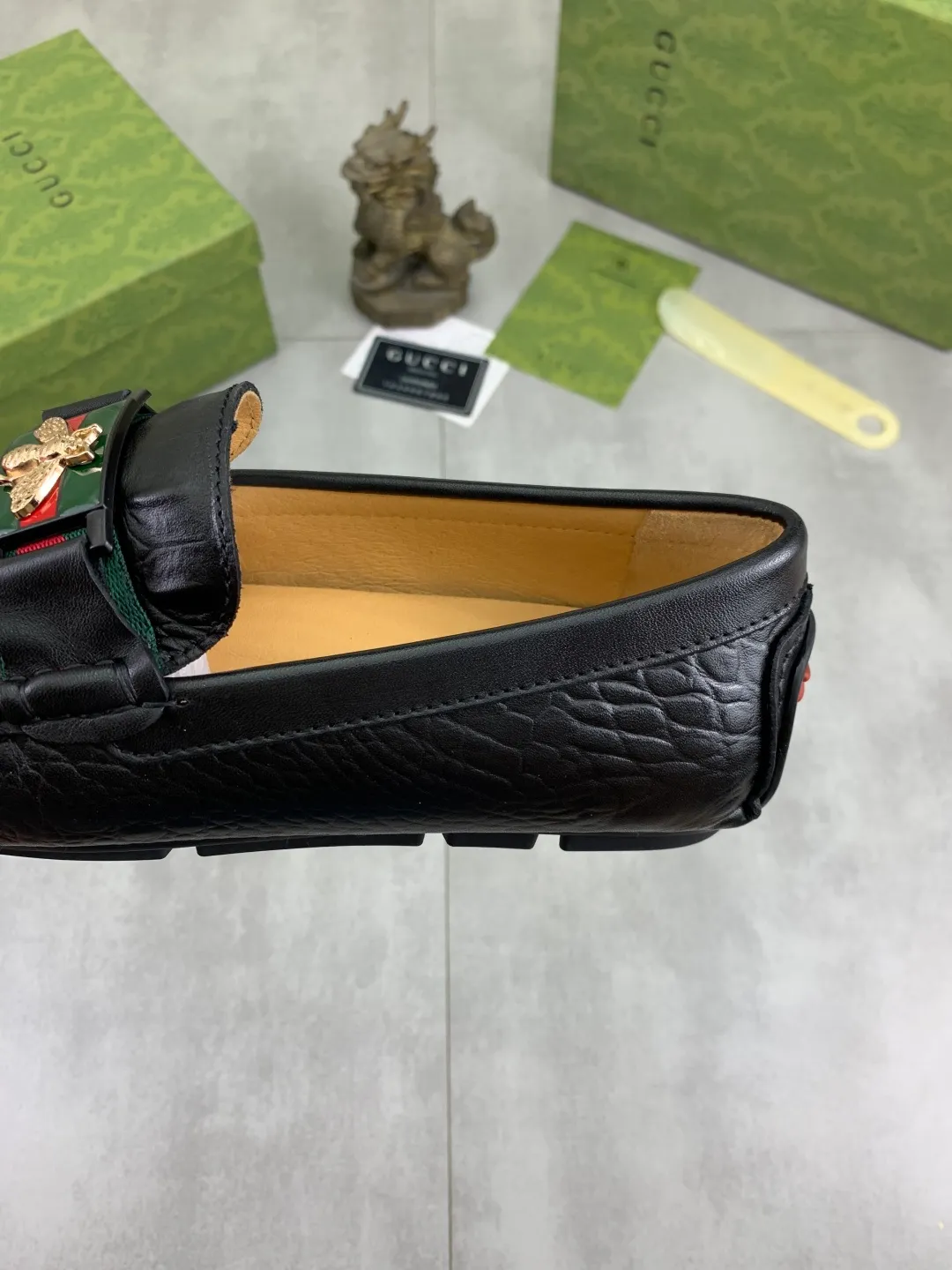 Men's men's shoes💰P360💰[New style]🆘[GUCCI] New classic beanie shoes; Hong Kong original top quality, exquisite craftsmanship, top quality💪🏼High-end boutique men's beanie shoes, British fashion style 🎈The upper is made of Italian imported calfskin🔥, comfortable and breathable, fully imported soft pigskin lining, lazy slip-on Loaf style This fabric is made of 🇮🇹🎈, which is suitable for drivers to drive, and the original non-slip and wear-resistant rubber outsole 🎈Code number: 38-45 Black White 🉑️Choose